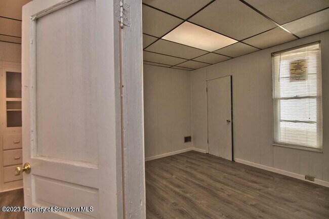Building Photo - 1418 Capouse Ave