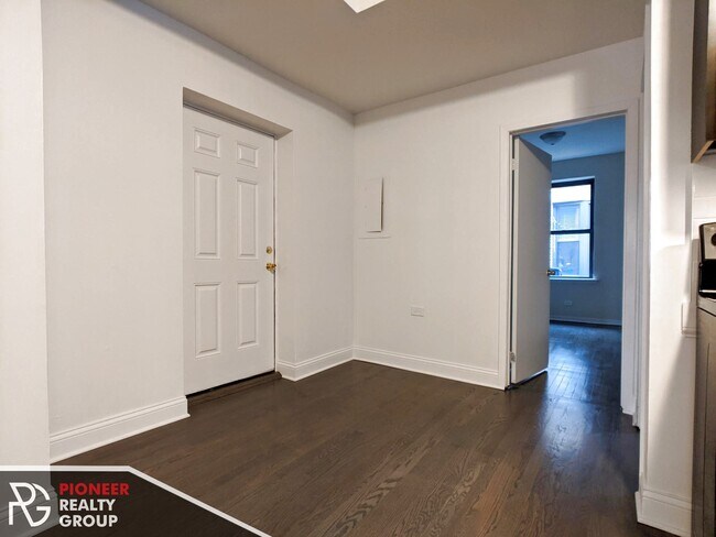 Building Photo - 2323 N Kedzie Blvd