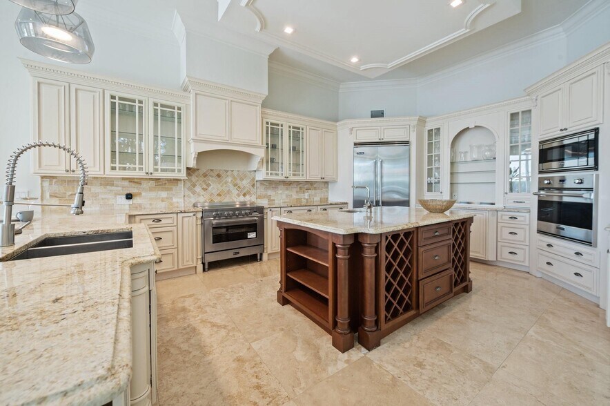 Building Photo - 81 Island Dr S