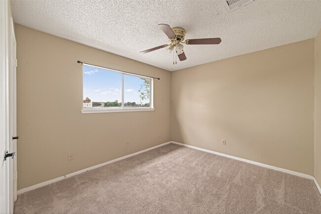 Building Photo - 11331 Oakcenter Dr