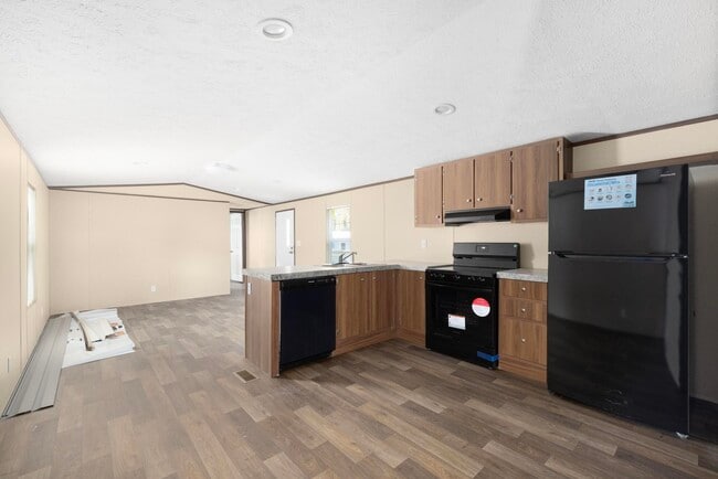 Primary Photo - 100 Burrow Ln