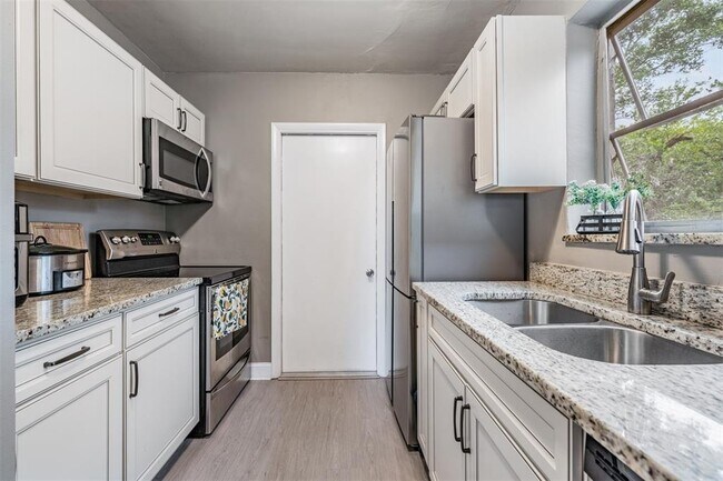 Building Photo - 6985 Merrick Ln