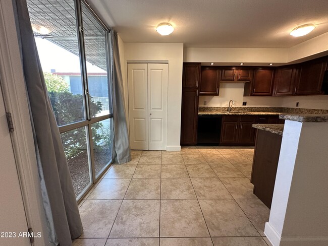 Building Photo - 1241 E Medlock Dr