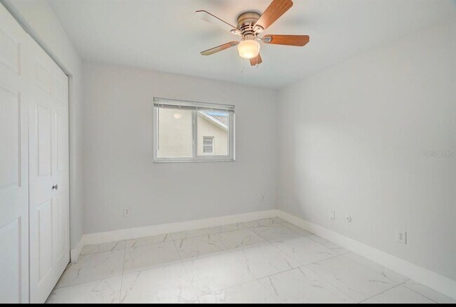 Building Photo - 2214 SE 13th St