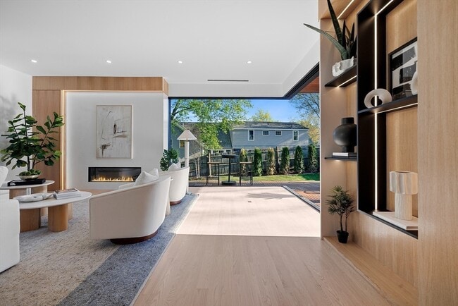 Building Photo - 90 Auburndale Ave