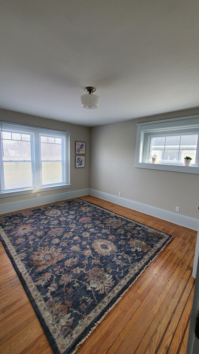 Bedroom 3 or use as formal dining rm - 1606 E 85th St