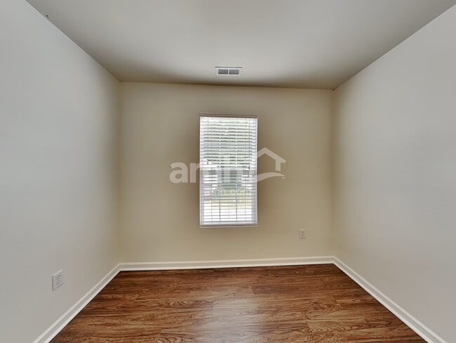 Building Photo - 704 Marjam Ln