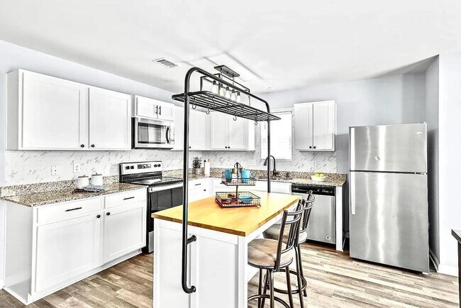 Building Photo - 103 Brinkleys Ln