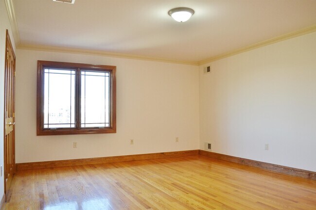 Building Photo - 198-200-200 W 52nd St