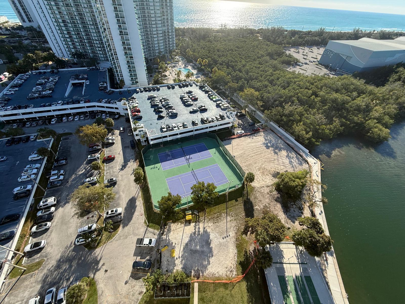 Building Photo - 300 Bayview Dr