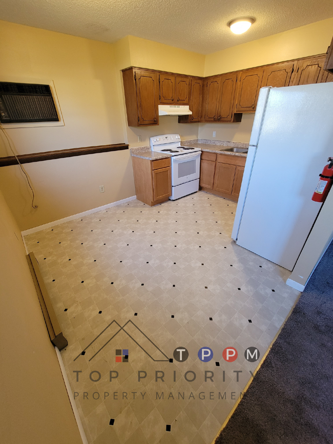 Building Photo - ** FALL MOVE IN SPECIAL ** 2 Bedroom | 1 B...