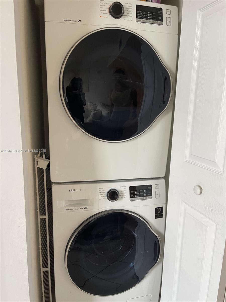 Building Photo - 3500 Coral Way