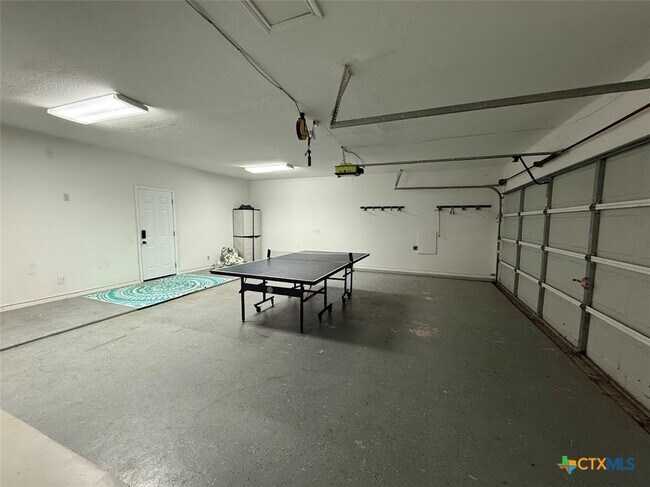 Building Photo - 1832 Canyon Lake Dr