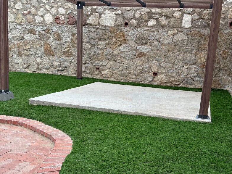 Building Photo - 2924 Piedmont Dr