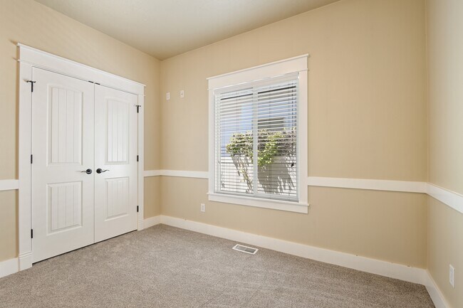 Building Photo - 2643 E Piccadilly Ln
