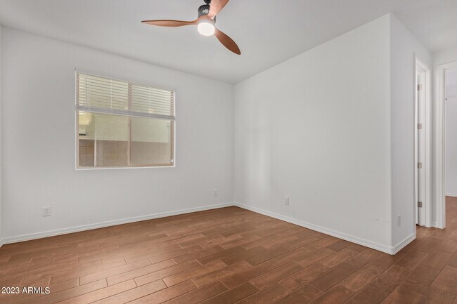 Building Photo - 14038 W Desert Hollow Dr