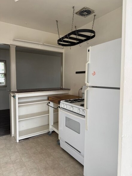 Building Photo - 601 Anderson St