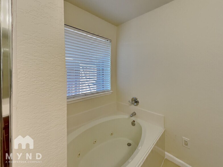 Building Photo - 6513 Sierra Madre Dr