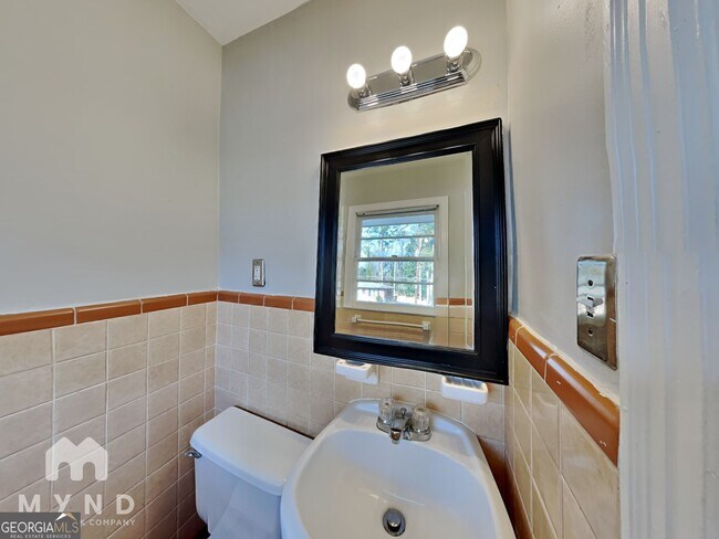 Building Photo - 3660 Hill Acres Rd SW