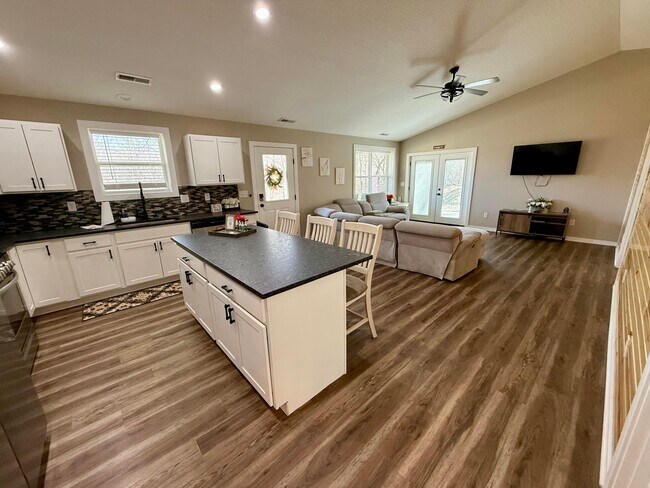 Building Photo - 813 Eaton Hollow Rd SW