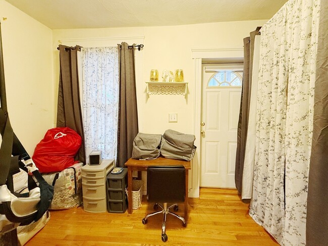 Building Photo - 73 Division St