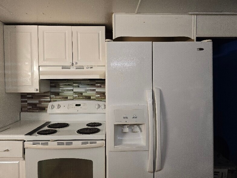 Building Photo - 2335 Cochran St