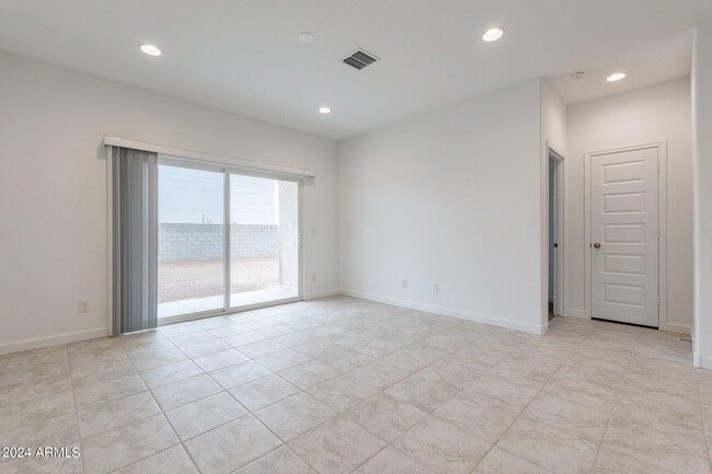 Building Photo - 5447 Azara Dr