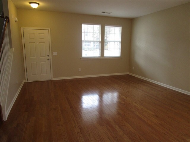 Building Photo - 406 Howell Xing