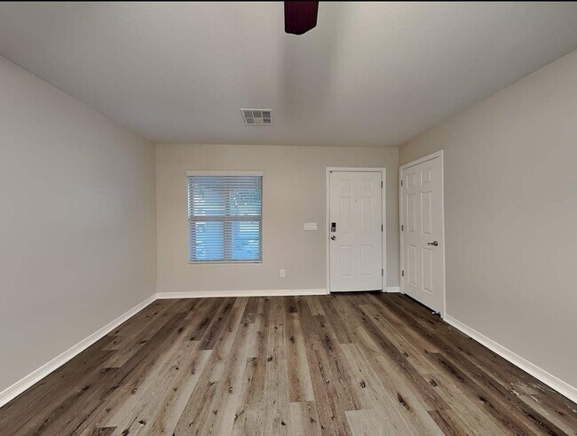Building Photo - 14221 W Hackamore Dr
