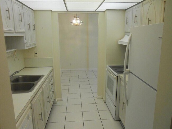 Building Photo - 250 NE 20th St