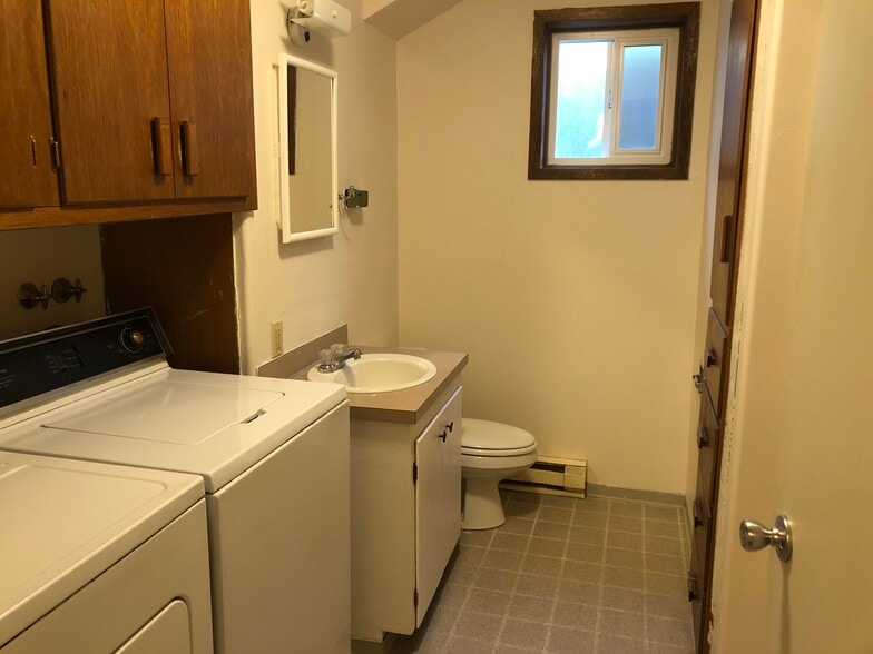 Building Photo - 1048 NE Monroe St