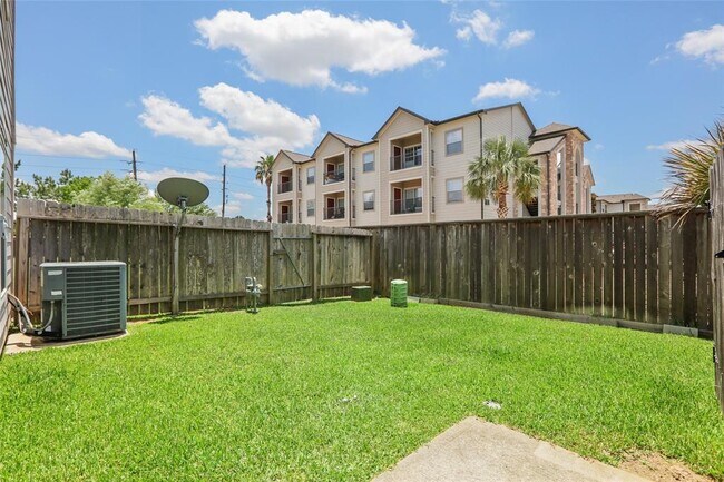 Building Photo - 8315 Greys Ln