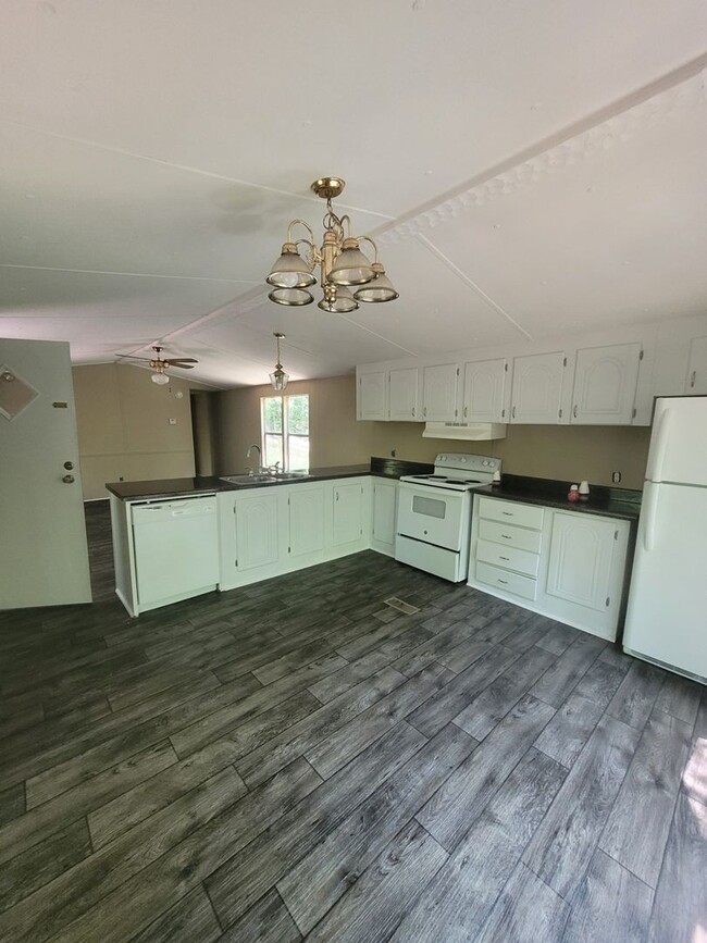 Building Photo - For rent: Madison county-Colbert, GA - Two...