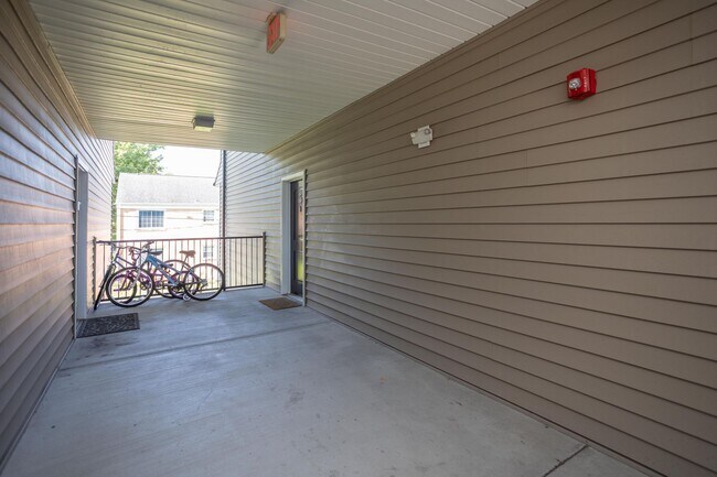 Building Photo - 161 Howard Ln