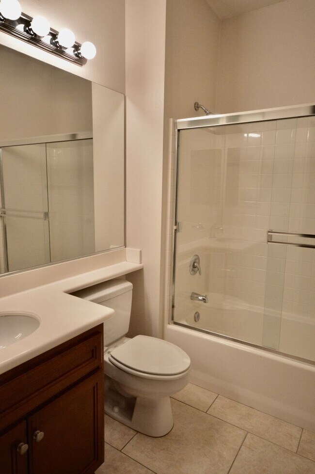 Building Photo - Charming 3-Bedroom Irvine Condo with Attac...