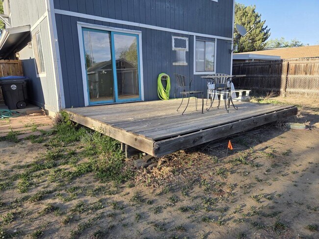 Building Photo - 921 Pasque Dr