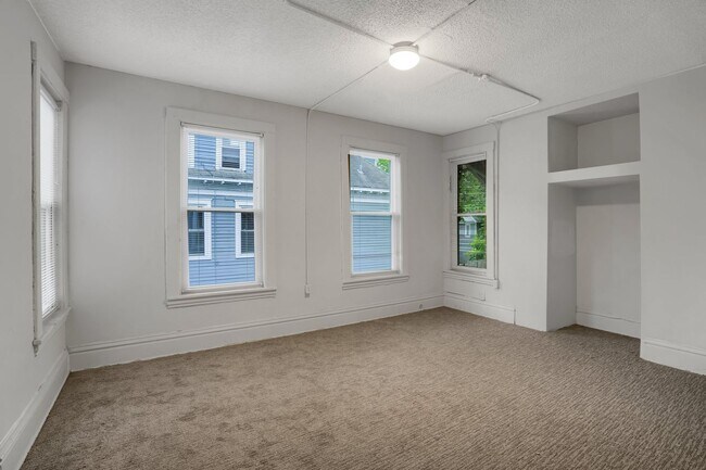 Building Photo - 1316 7th St SE