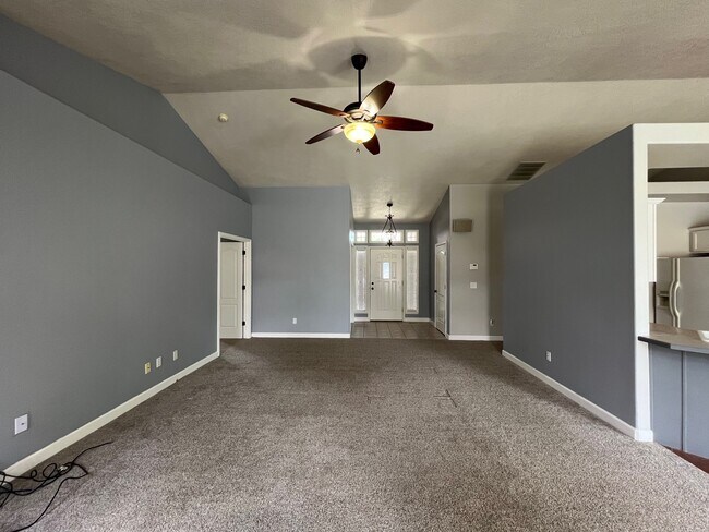 Building Photo - 2030 N Springland Pl