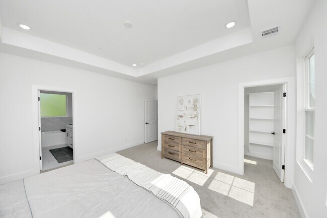 Building Photo - 2424 Harrington St