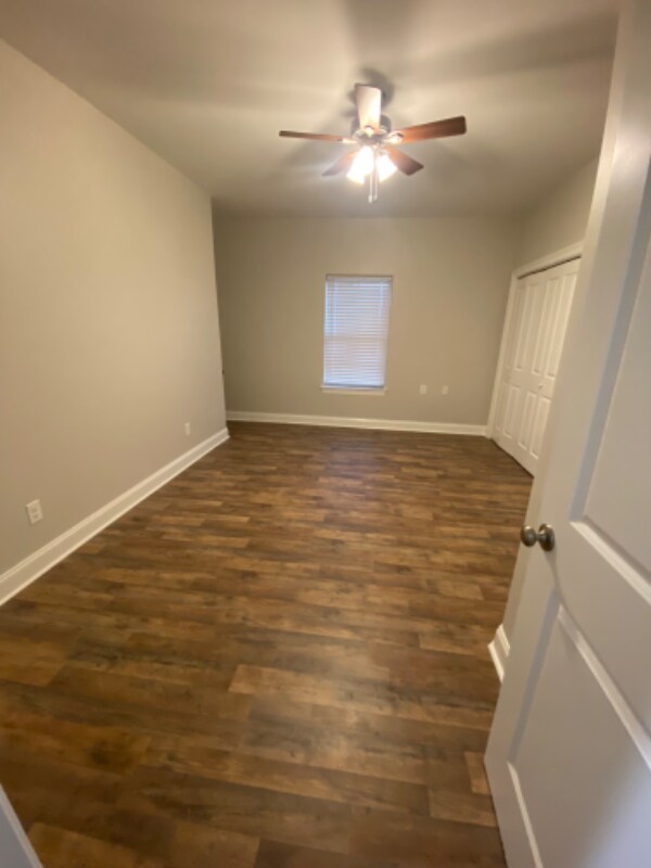 Building Photo - 102 Glade Blvd