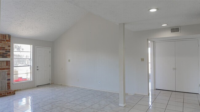 Building Photo - 9102 Benthos Dr