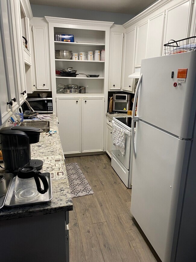 Building Photo - 217 Brendalwood Blvd