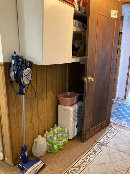 Entry own space better than a room - 764 Lenore Ln