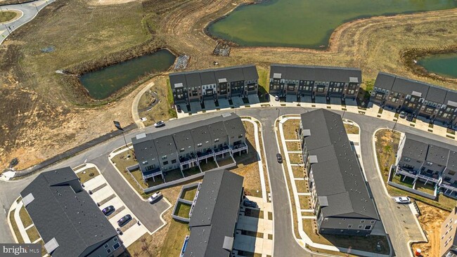 Building Photo - 720 Glenn Lk Dr
