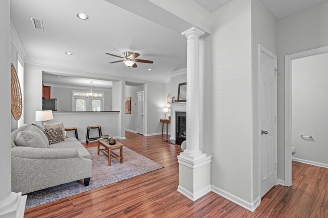 Building Photo - Stylish 2BR+Office (Optional 3rd Bedroom),...