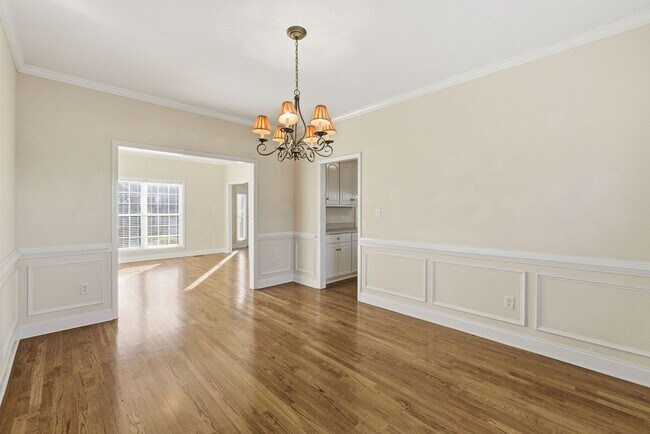Building Photo - 330 Gardenia Dr