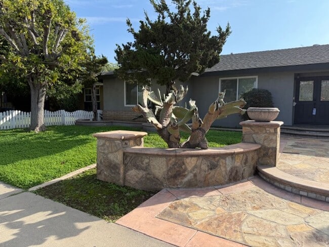 Building Photo - * 2 weeks free rent* Large Corner lot with Lots of Curb Appeal