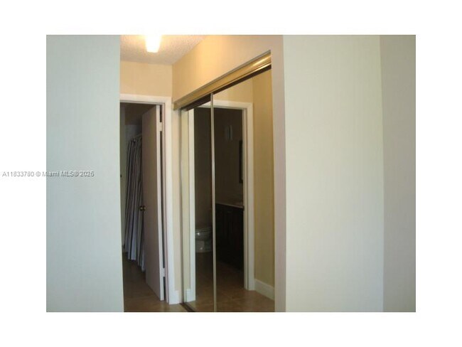 Building Photo - 200 Lakeview Dr