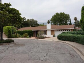 Building Photo - Your Serene Oasis Awaits in the Hope Neigh...