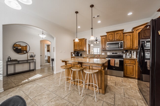 Building Photo - 3960 W Mountain View Dr